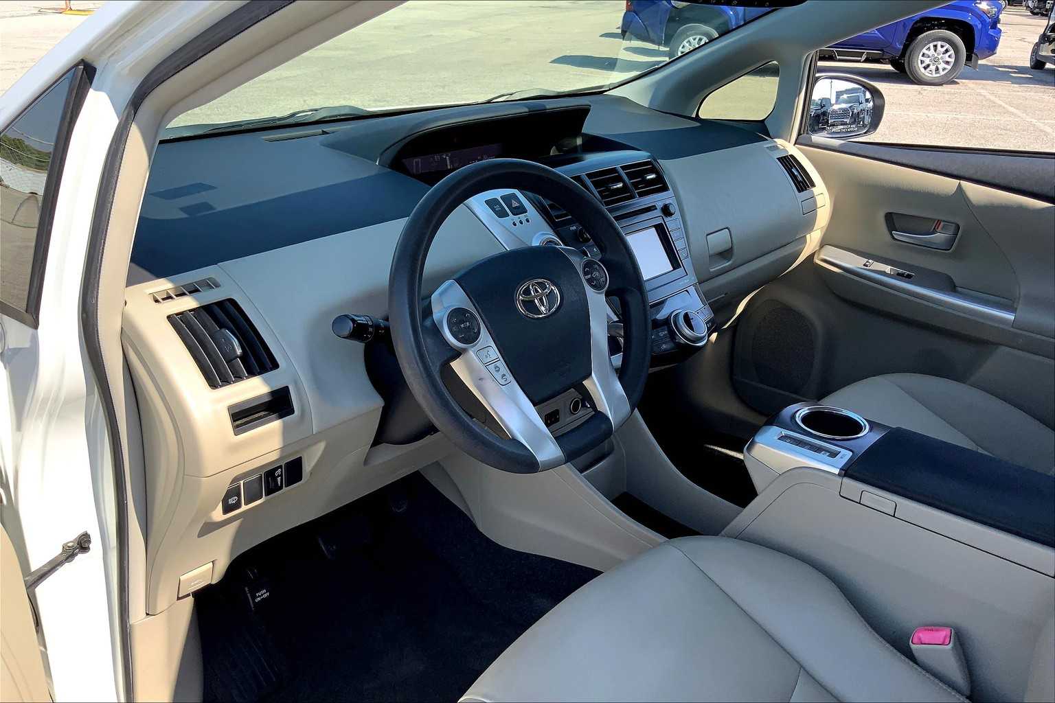 2012 Toyota Prius V Five photo 16