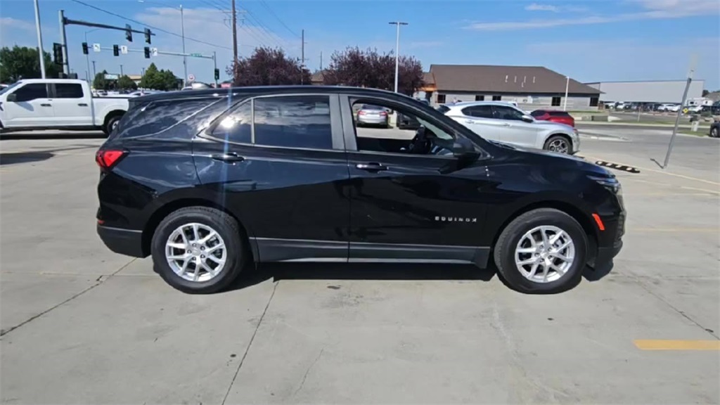 2022 Chevrolet Equinox LS photo 5