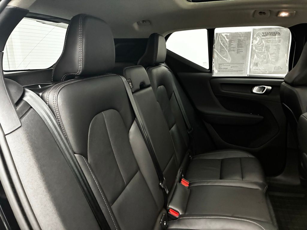 2023 Volvo XC40 Plus photo 19