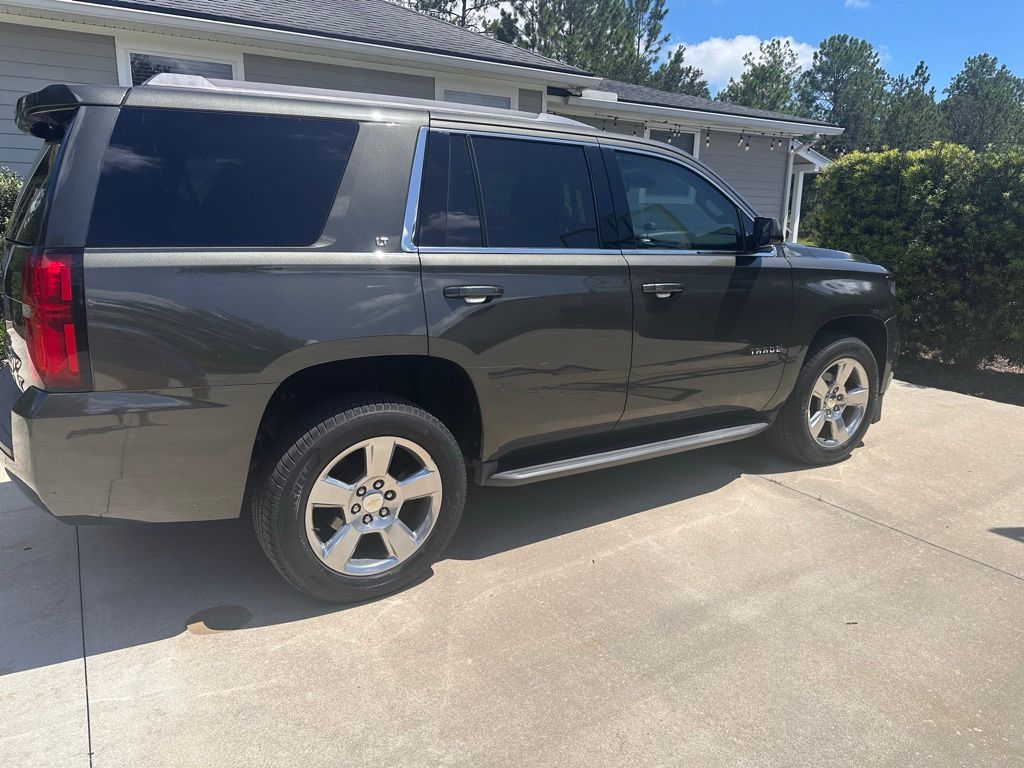 2019 Chevrolet Tahoe LT photo 2