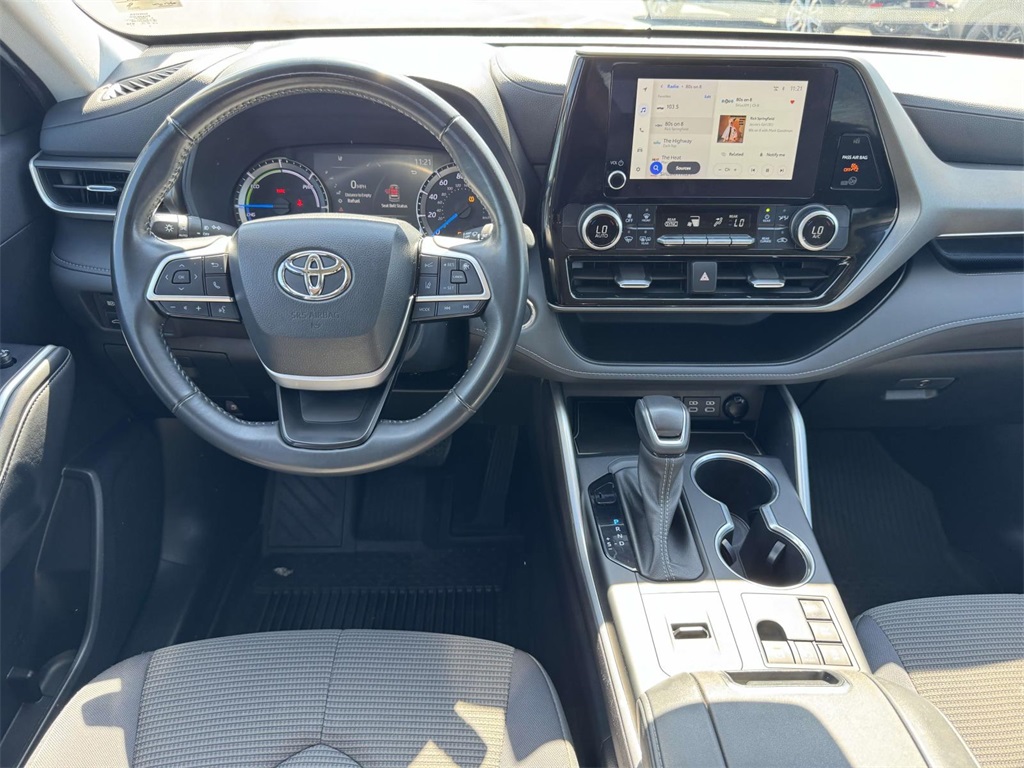 2023 Toyota Highlander Hybrid LE photo 14