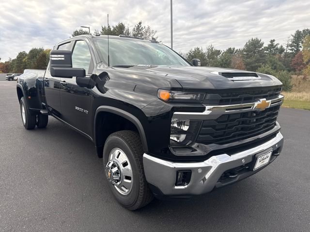 2026 Chevrolet Silverado 3500HD LT photo 2