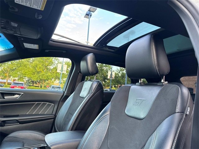 2020 Ford Edge ST photo 17