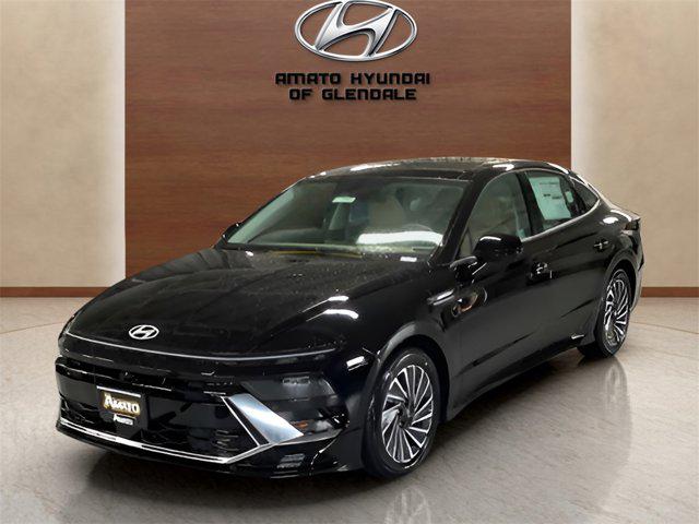 2025 Hyundai Sonata Hybrid Limited photo 2