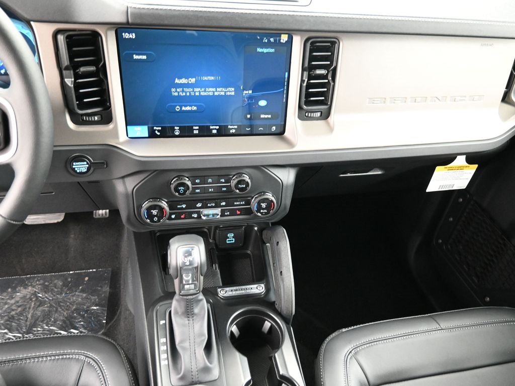 2025 Ford Bronco Outer Banks photo 13