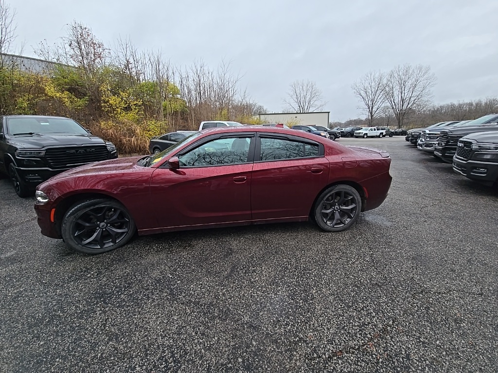 2017 Dodge Charger SXT photo 3