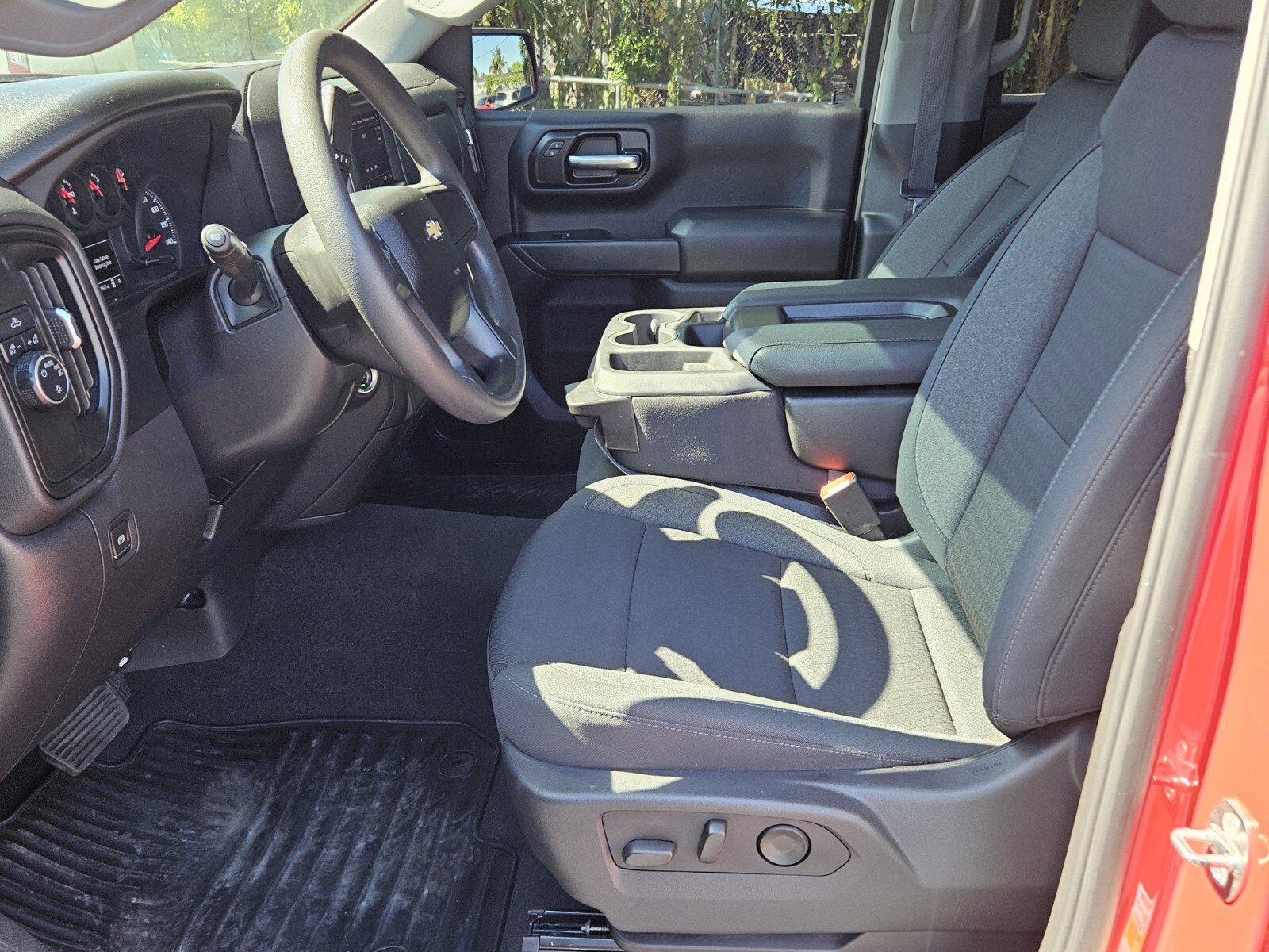 2024 Chevrolet Silverado 1500 Custom photo 3