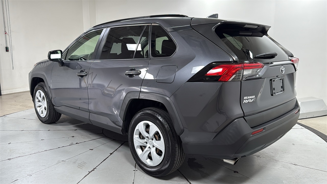 2019 Toyota RAV4 LE photo 7