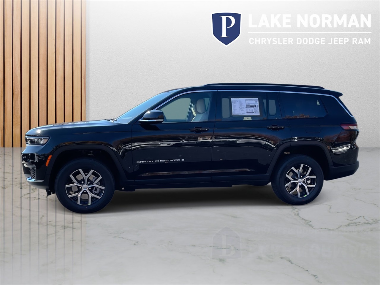 2025 Jeep Grand Cherokee Limited photo 2