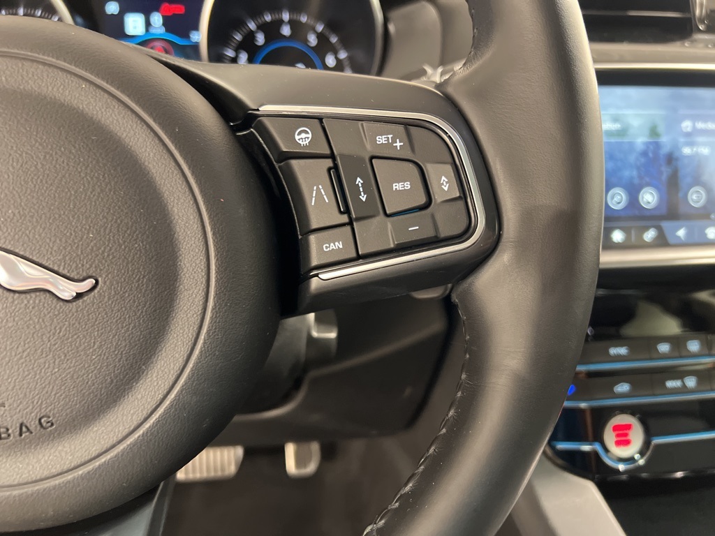 2019 Jaguar F-PACE Premium photo 12