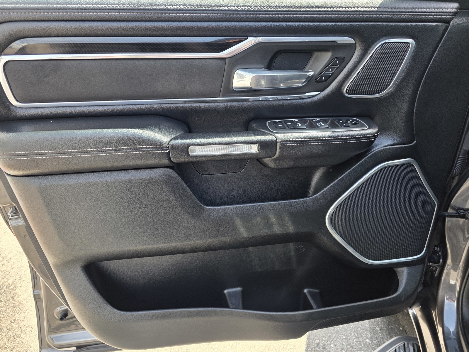2021 Ram 1500 Laramie photo 17