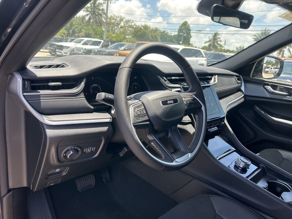 2025 Jeep Grand Cherokee Altitude X photo 10