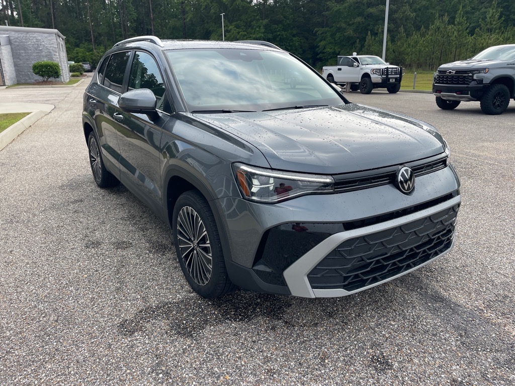 2025 Volkswagen Taos SE photo 3