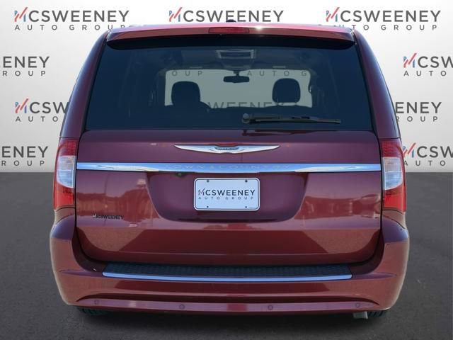 2012 Chrysler Town & Country photo 4