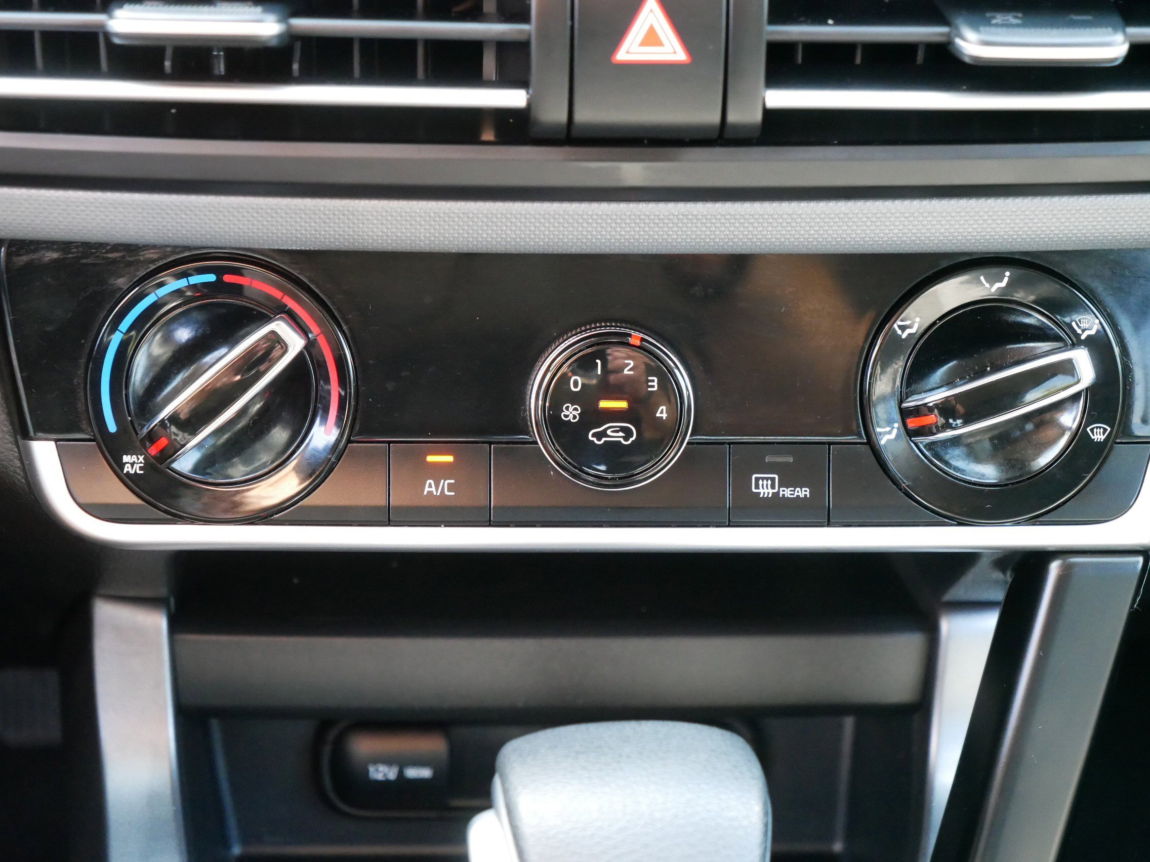 2023 Kia Seltos LX photo 22