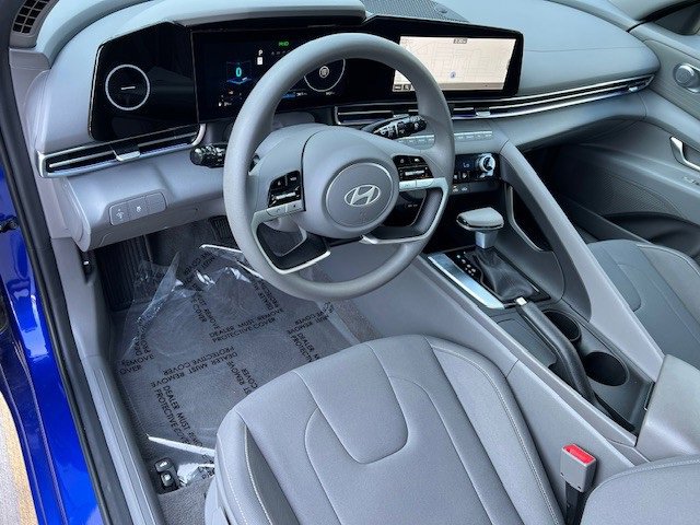 2024 Hyundai Elantra SEL photo 12