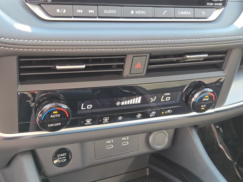 2025 Nissan Rogue SV photo 13