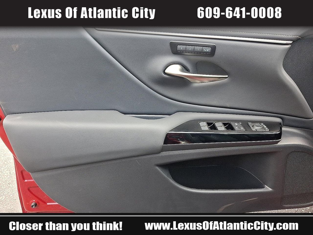 2025 Lexus ES 300h photo 12