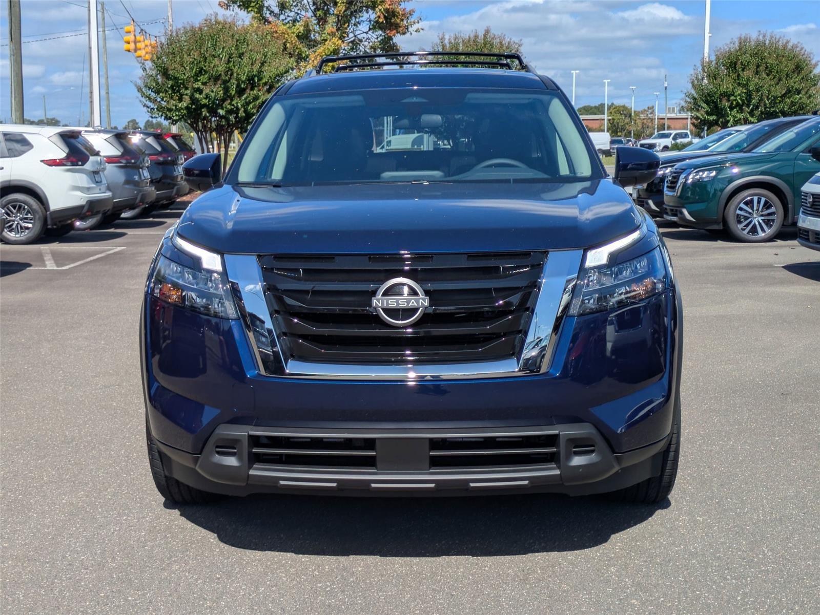 2025 Nissan Pathfinder SV photo 2