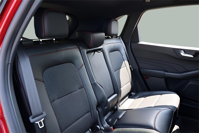 2025 Ford Escape Hybrid ST-Line Select photo 2