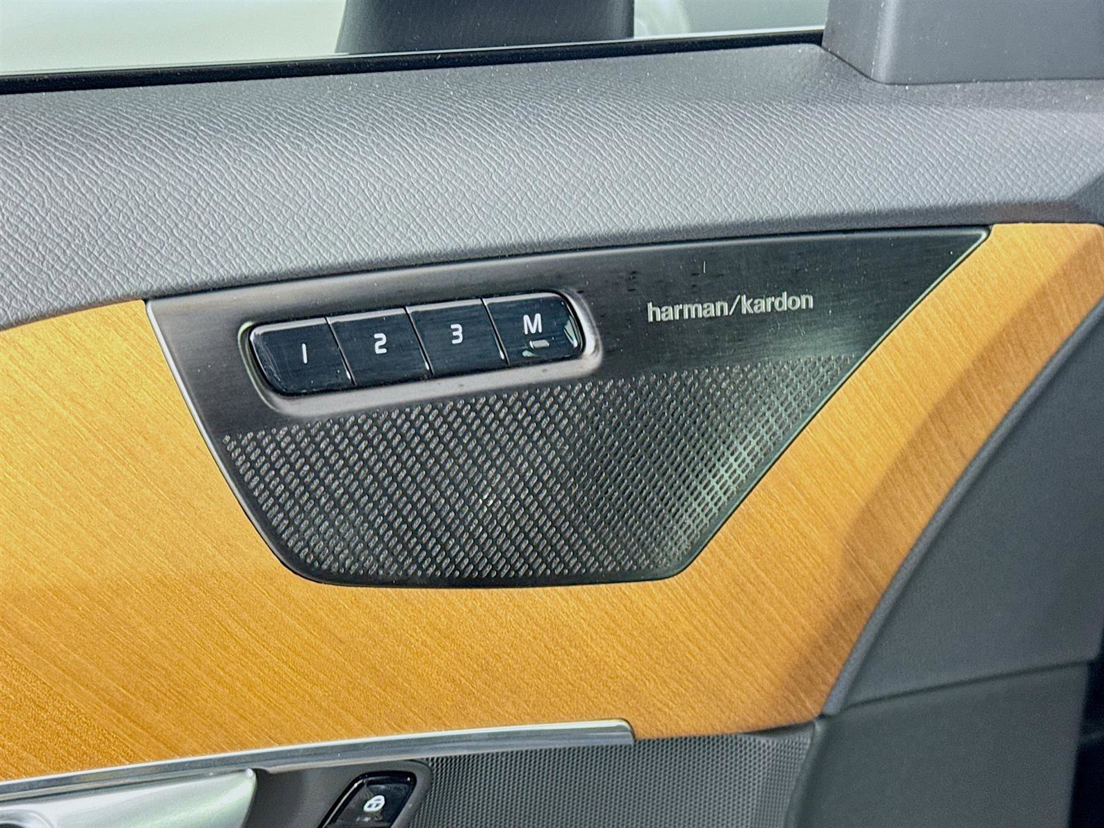 2024 Volvo XC90 B5 Plus photo 21