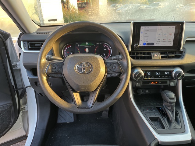 2024 Toyota RAV4 XLE photo 15