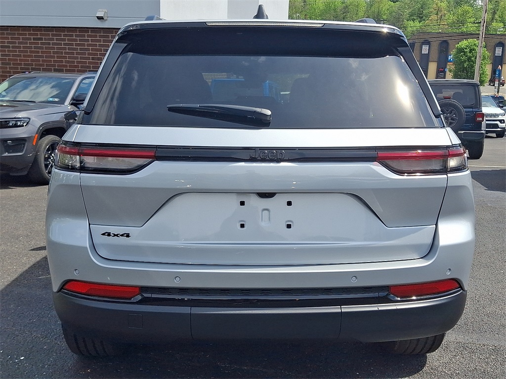 2025 Jeep Grand Cherokee Altitude photo 5