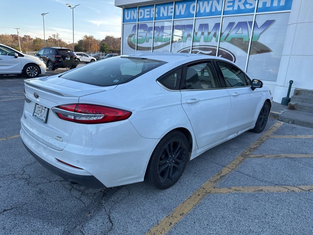 2019 Ford Fusion SE photo 3
