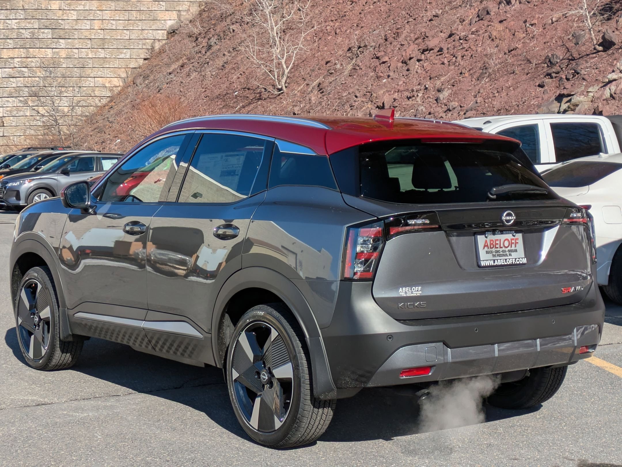 2025 Nissan Kicks SR photo 4
