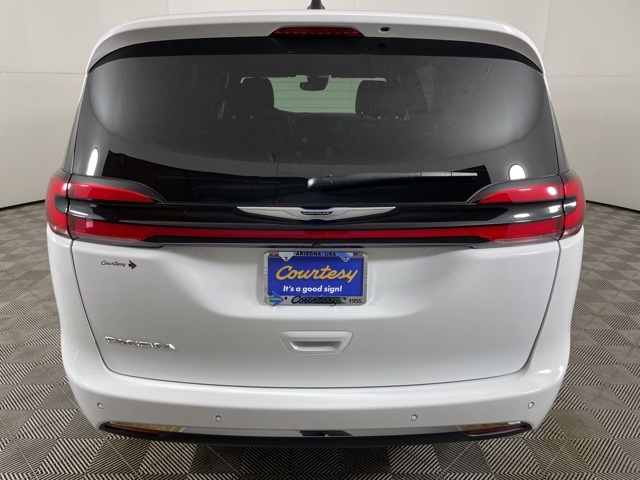 2025 Chrysler Pacifica photo 7