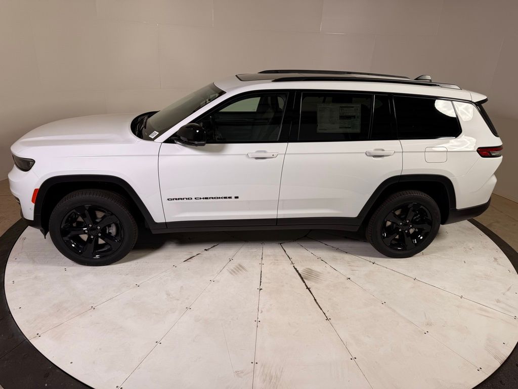 2025 Jeep Grand Cherokee Limited photo 4