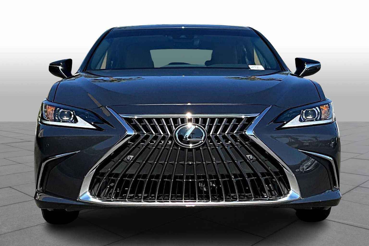 2025 Lexus ES 300h photo 3