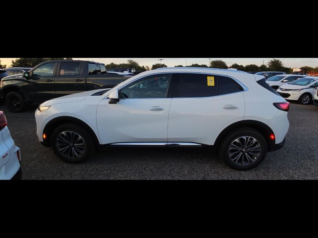 2025 Buick Envision Preferred photo 2