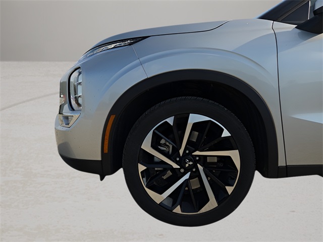 2024 Mitsubishi Outlander SE photo 13