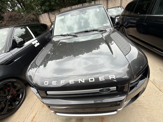 2025 Land Rover Defender 110 S photo 5