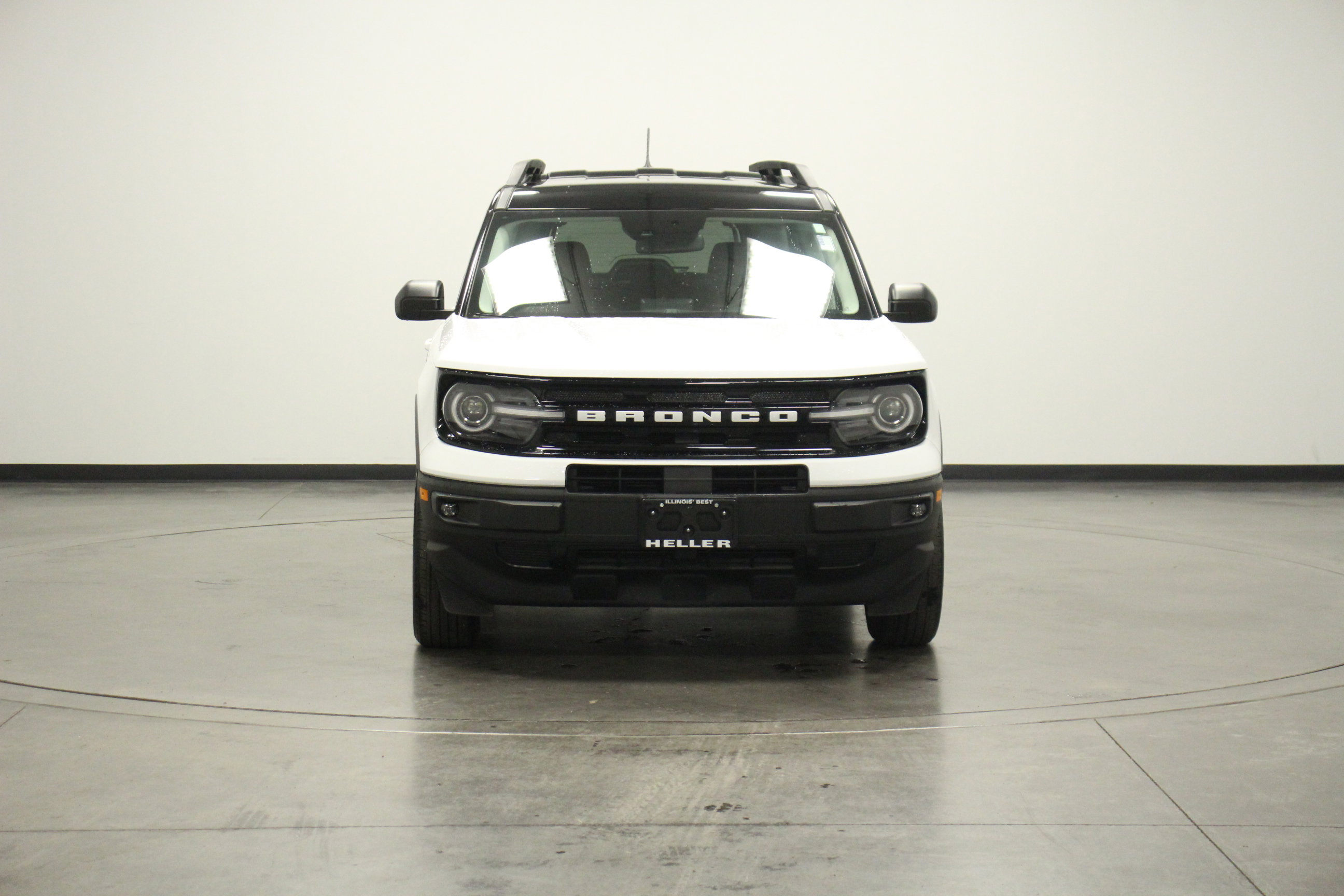 2023 Ford Bronco Sport Outer Banks photo 2