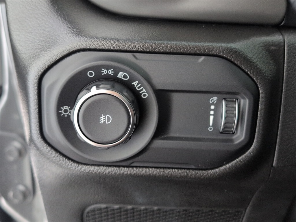 2023 Jeep Wrangler Sahara photo 25