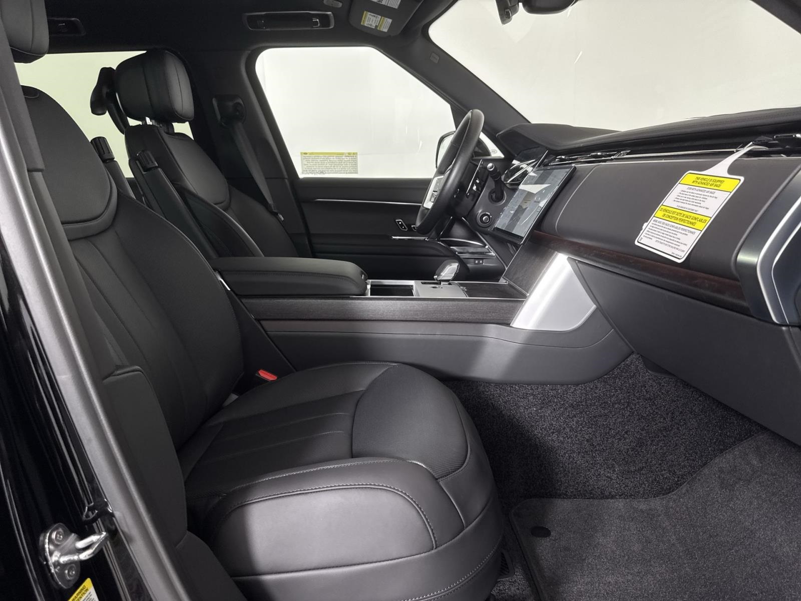 2025 Land Rover Range Rover SE photo 32