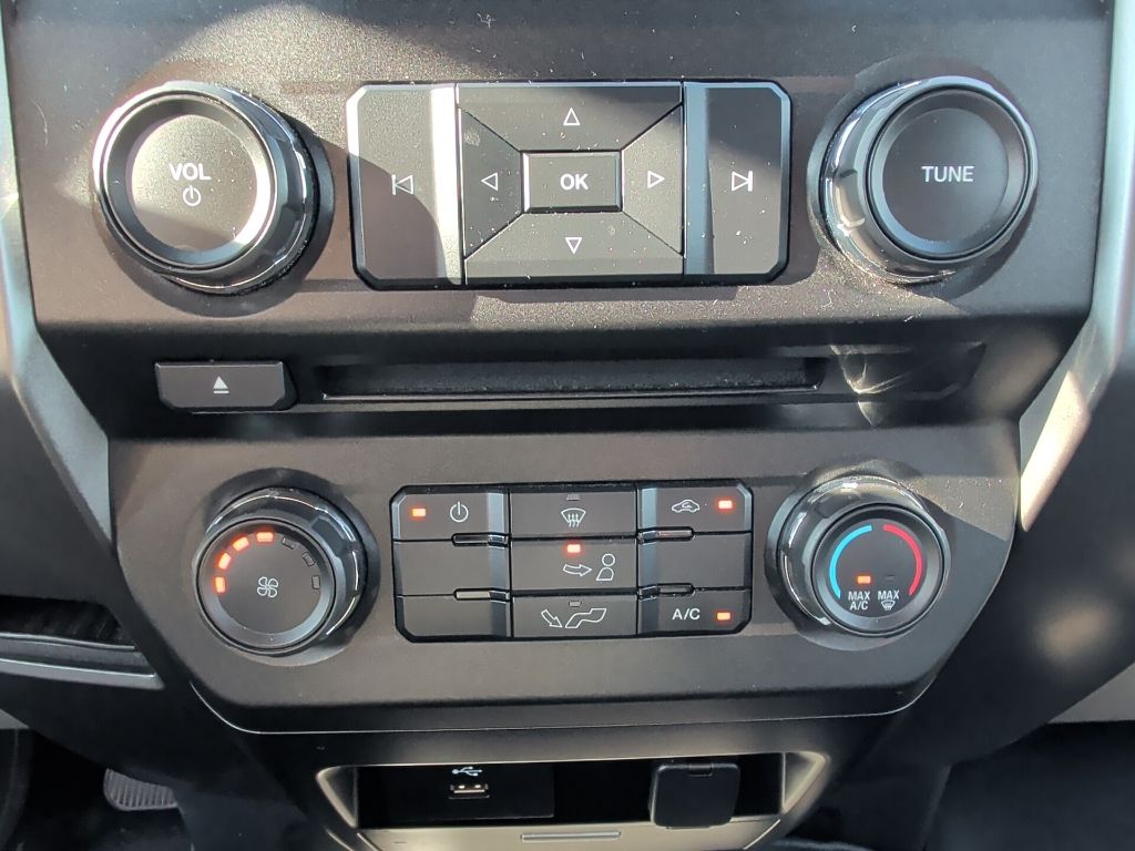 2017 Ford F-150 XLT photo 9