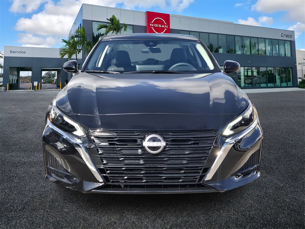 2025 Nissan Altima SL photo 2