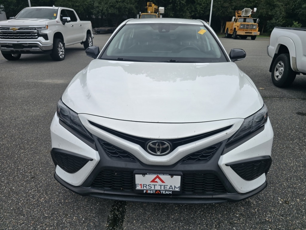 2022 Toyota Camry SE photo 2