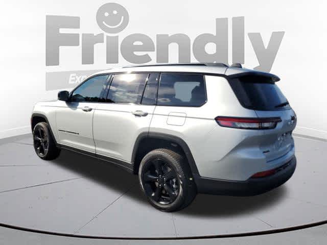2025 Jeep Grand Cherokee Limited photo 3