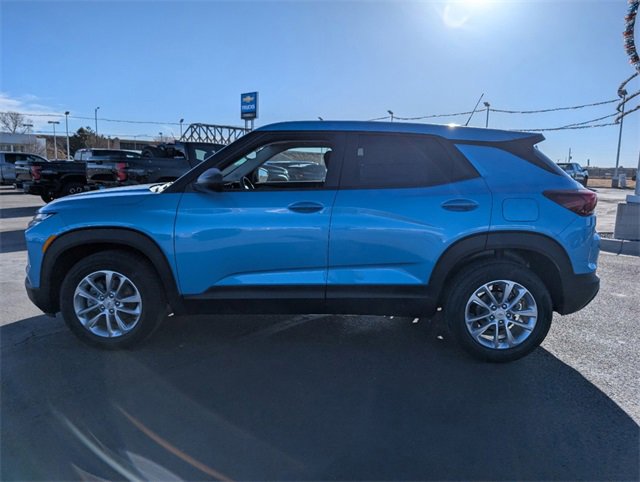 2025 Chevrolet Trailblazer LS photo 2