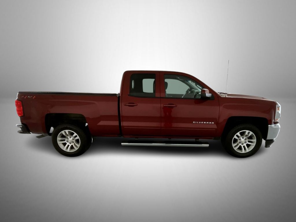 2018 Chevrolet Silverado 1500 LT photo 4