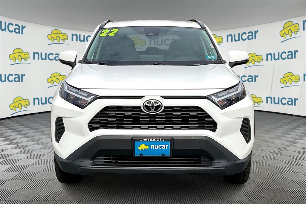 2022 Toyota RAV4 XLE photo 2
