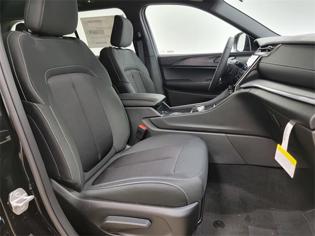 2025 Jeep Grand Cherokee Laredo X photo 16