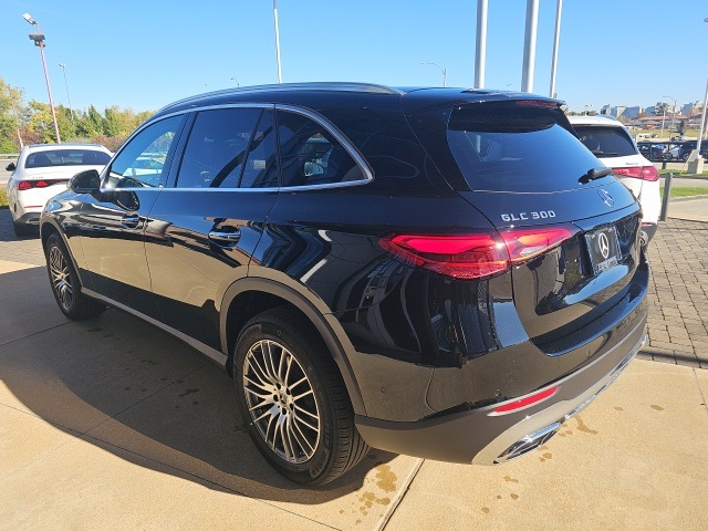 2026 Mercedes Benz GLC 300 4MATIC photo 3