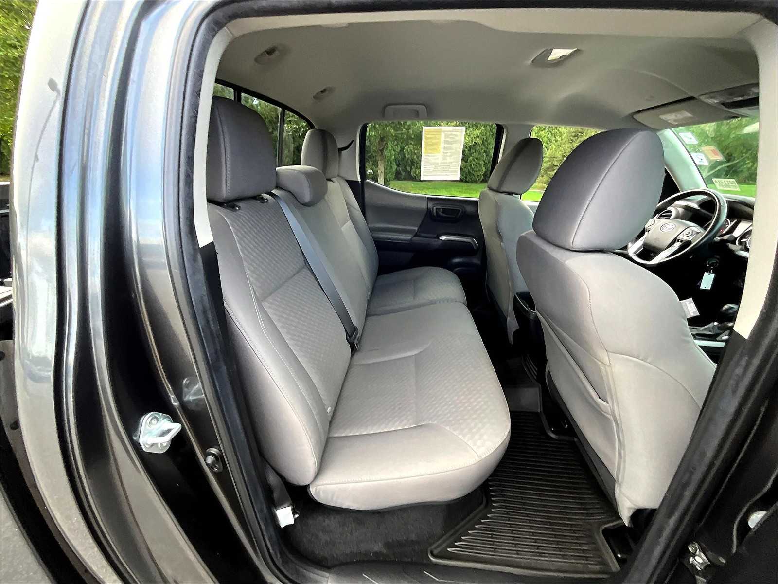 2022 Toyota Tacoma SR5 photo 16