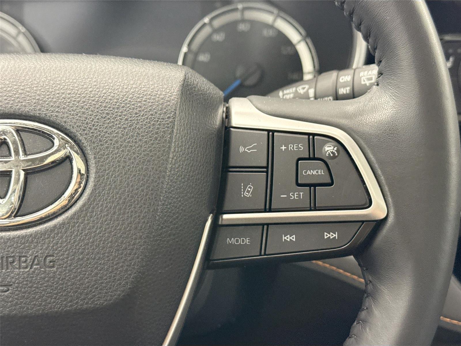 2023 Toyota Highlander Hybrid Bronze Edition photo 17