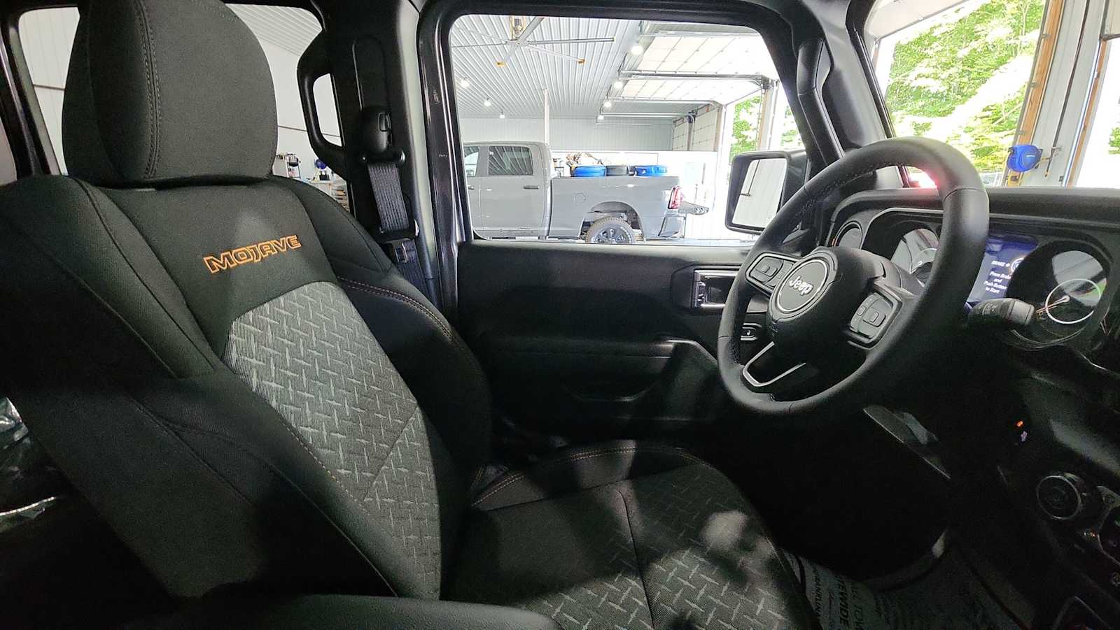 2025 Jeep Gladiator Mojave photo 13